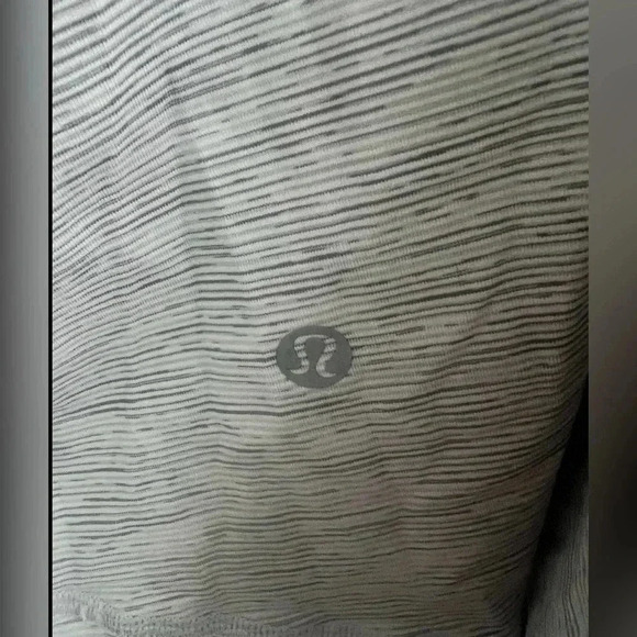 Lululemon stash and run tank top Size 8 - Picture 4 of 5